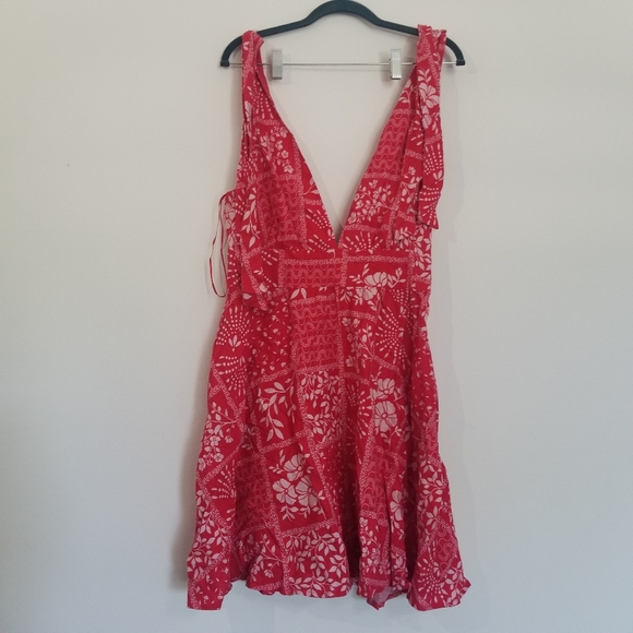 Hose of Harlow Red Mini Dress Floral S NWT - Picture 1 of 9